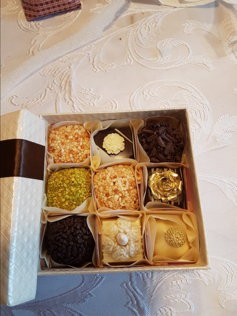 Schachtel mit 9 gemischten Pralinen – Bild 2