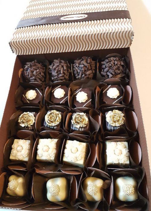 Schachtel mit 20 Pralinen