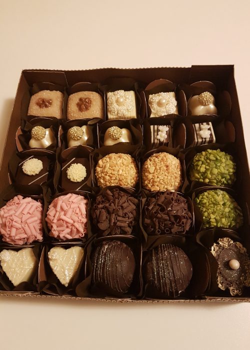 Schachtel mit 25 Pralinen